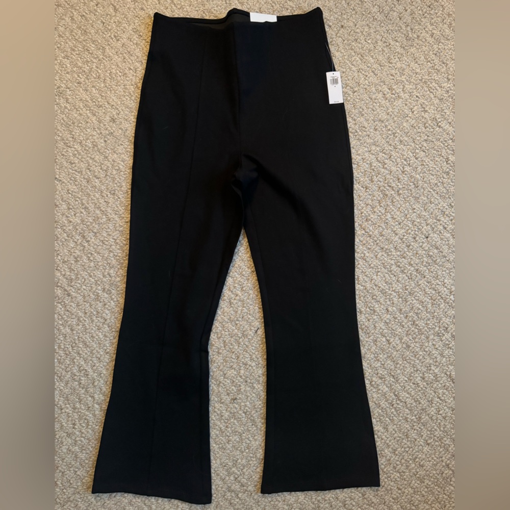 Old Navy • Stevie pull on pointe pant • ankle flare • size M • Black